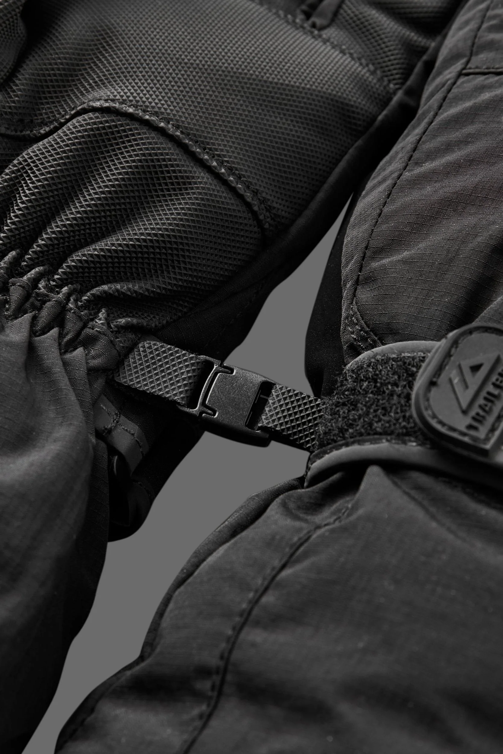 Vita Insulated Gloves - Black - Image 5